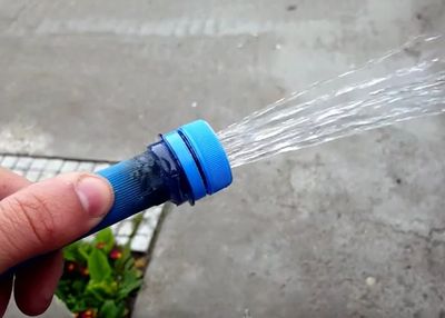 使用饮料瓶改造园林浇花喷头