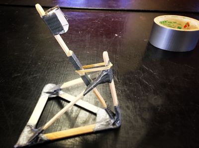 利用棒冰棍DIY弹射投掷器