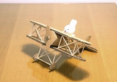 快递盒变身宝宝的DIY手工飞机玩具
