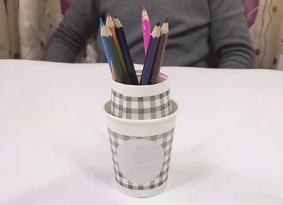 用完纸杯几秒改改变环保笔筒做法