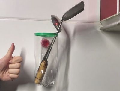 可乐瓶DIY厨房壁挂厨具架子