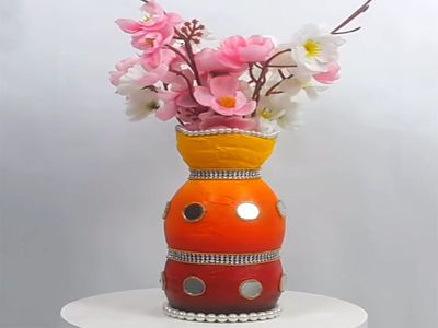 矿泉水瓶回收使用,DIY彩绘图案插花器皿