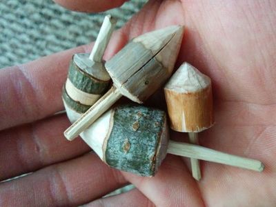 自制树枝雕刻木头陀螺