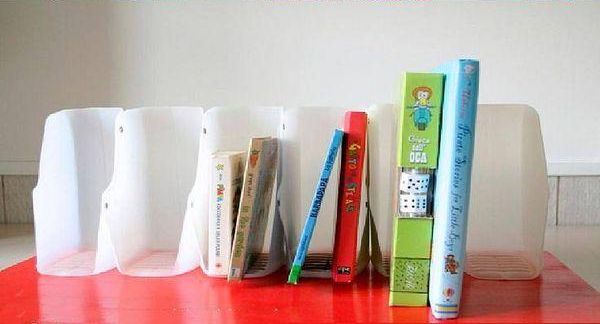 如何制作简易书架：酸奶瓶废物利用diy书架