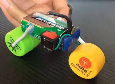 自制DIY摩托电动玩具车废瓶盖作品