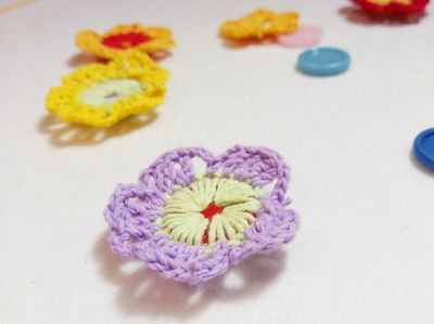 旧衣服扣子做钩针好看小花朵