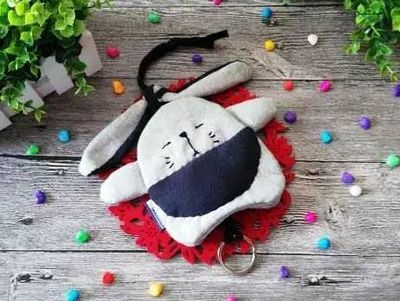 发挥旧衣服作用做萌兔钥匙包