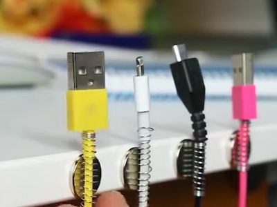 如何在书桌收纳数据线