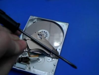 回收旧硬盘用磁铁制作实用生活小物件
