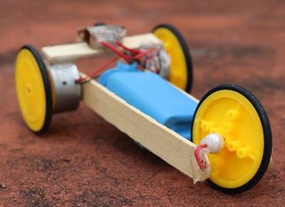 如何DIY三轮电池电动小车
