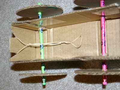 废快递箱手工制作橡皮筋小车
