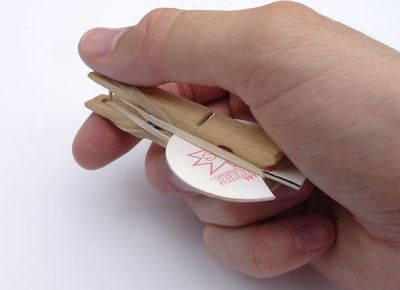 改装晾衣服夹子diy纸镖发射枪