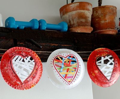 纸餐碟庆祝新年心形DIY作品
