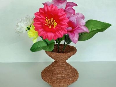 使用废报纸制作热带风情花瓶