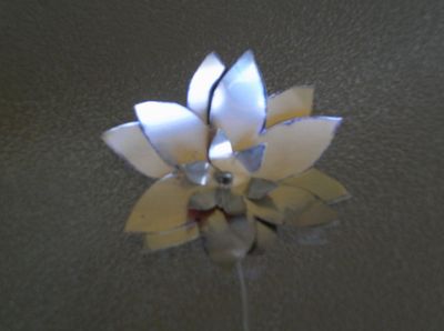 利用废易拉罐做一朵铝制小花教学