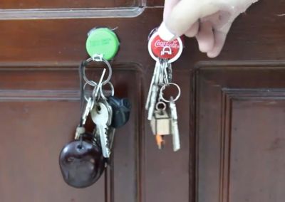 不花钱使用废弃品DIY钥匙挂钩