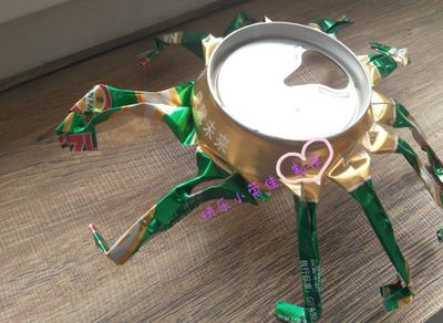 易拉罐变身儿童手工作品大闸蟹