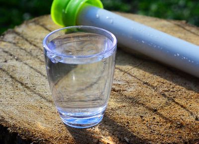 科学小制作：如何用饮料瓶DIY太阳能蒸馏净水器