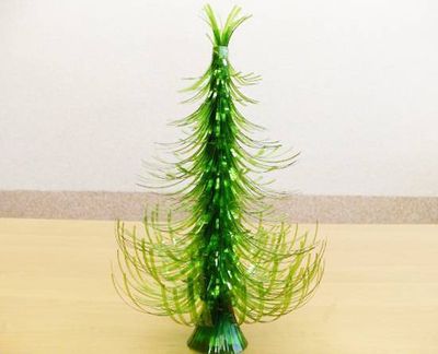 怎么用利用塑料饮料瓶做圣诞树