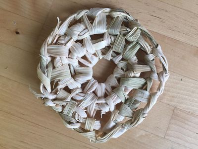 玉米皮化废成宝再变身编织隔热垫