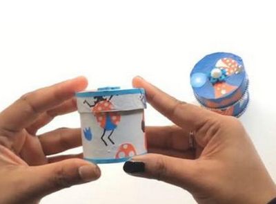 保鲜膜纸芯制作圆筒盒礼物盒