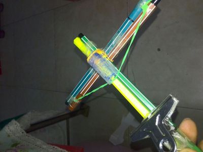 利用圆珠笔杆做简易弩制作教学