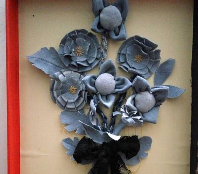 过时牛仔裤做DIY立体装饰花朵壁画