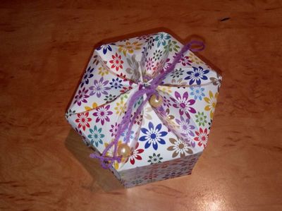自己做精美大方的折纸礼物盒子