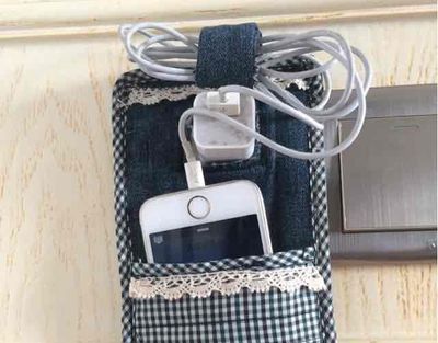 使用旧牛仔裤给手机做个全家充电袋