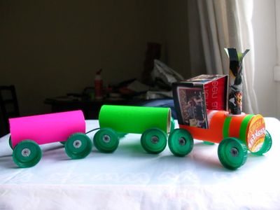 废纸筒旧式火车货车儿童玩具作品