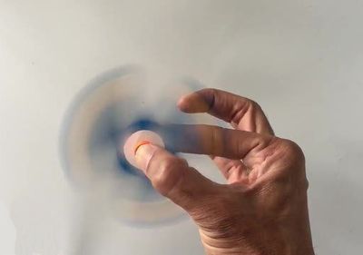 手工DIY免轴承纸板指尖陀螺做法