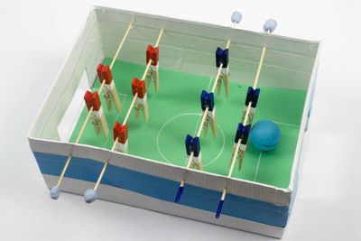 使用鞋盒做欧式桌上足球机游戏制作方法