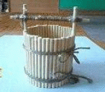 废物利用小制作之怎么DIY乡村木水桶
