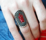 DIY利用指甲油改造个性戒指的做法