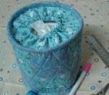 用旧衣物碎布做手工，自己DIY拼布圆形纸巾筒