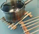 如何用一次性筷子做锅垫
