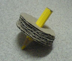 废卡纸自制的简单手工陀螺玩具