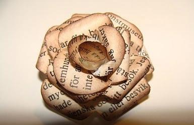 低碳艺术：巧用废纸做玫瑰花