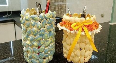 分享利用开心果壳做的镂空笔筒和个性花瓶