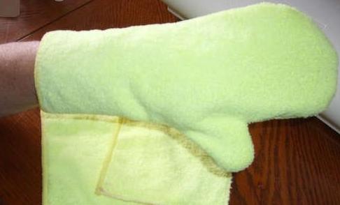 把旧毛巾旧浴巾重新利用起来，自制的隔热手套