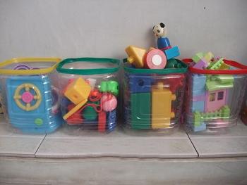废旧食用油桶DIY改造成宝宝玩具收纳箱