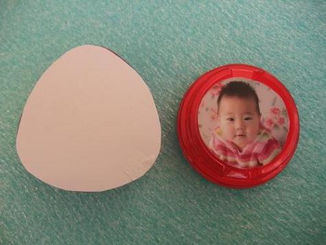 酸奶盒盖改造宝宝的缤纷小相框
