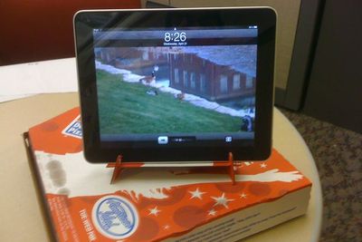 披萨饼外卖纸盒手工改造平板电脑支架教程