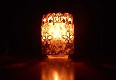 果酱瓶玻璃罐改造成漂亮的衍纸台灯蜡烛