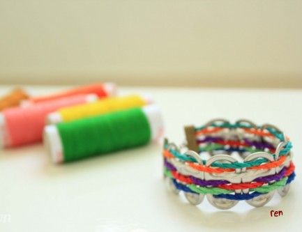 用易拉罐拉环做彩线编织手链