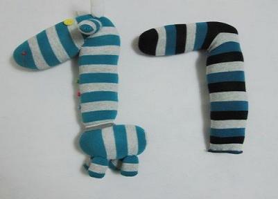 利用儿童长筒袜做长颈鹿布偶玩具