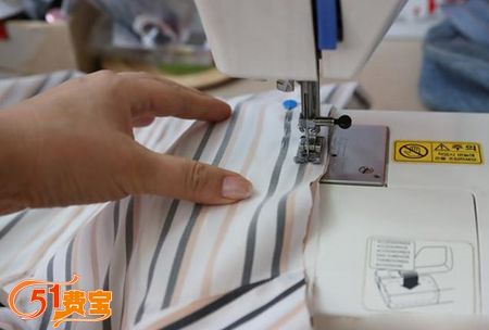 利用废弃衣服DIY手工靠枕