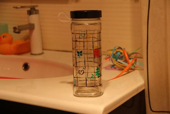 玻璃瓶罐变身立体手绘收纳罐