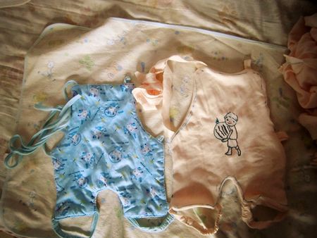 如何用旧衣服给宝宝改造肚兜
