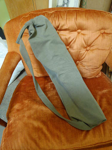 旧长裤改造席子便携收纳包